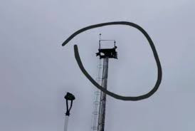 Falleció el joven que se arrojó de una torre de alumbrado